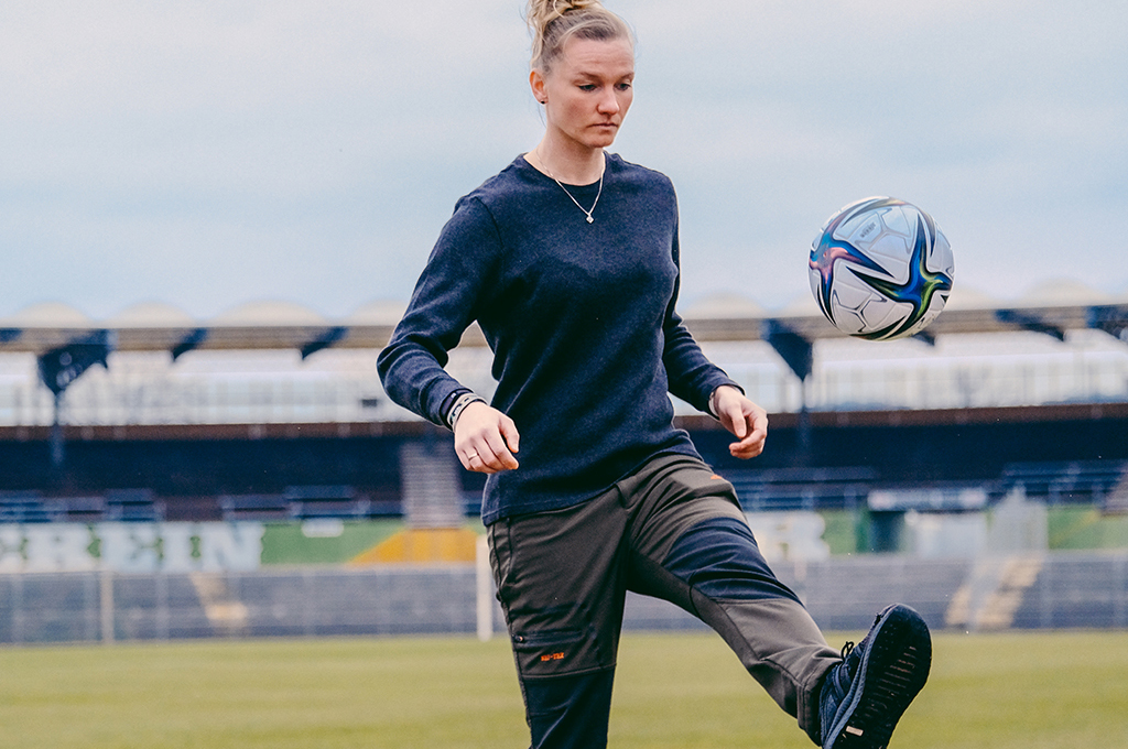 Alexandra Popp im Stadion am Elsterweg in Wolfsburg