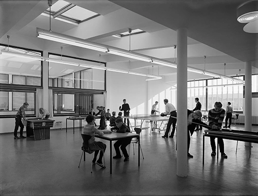 Schwarz-Weiss-Aufnahme von Heinrich Heidersberger im Alvar-Aalto-Kulturhaus Wolfsburg 1962